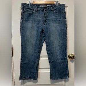 Old Navy capri crop jeans size 16 ( more like a 14) Women's -- stretch denim